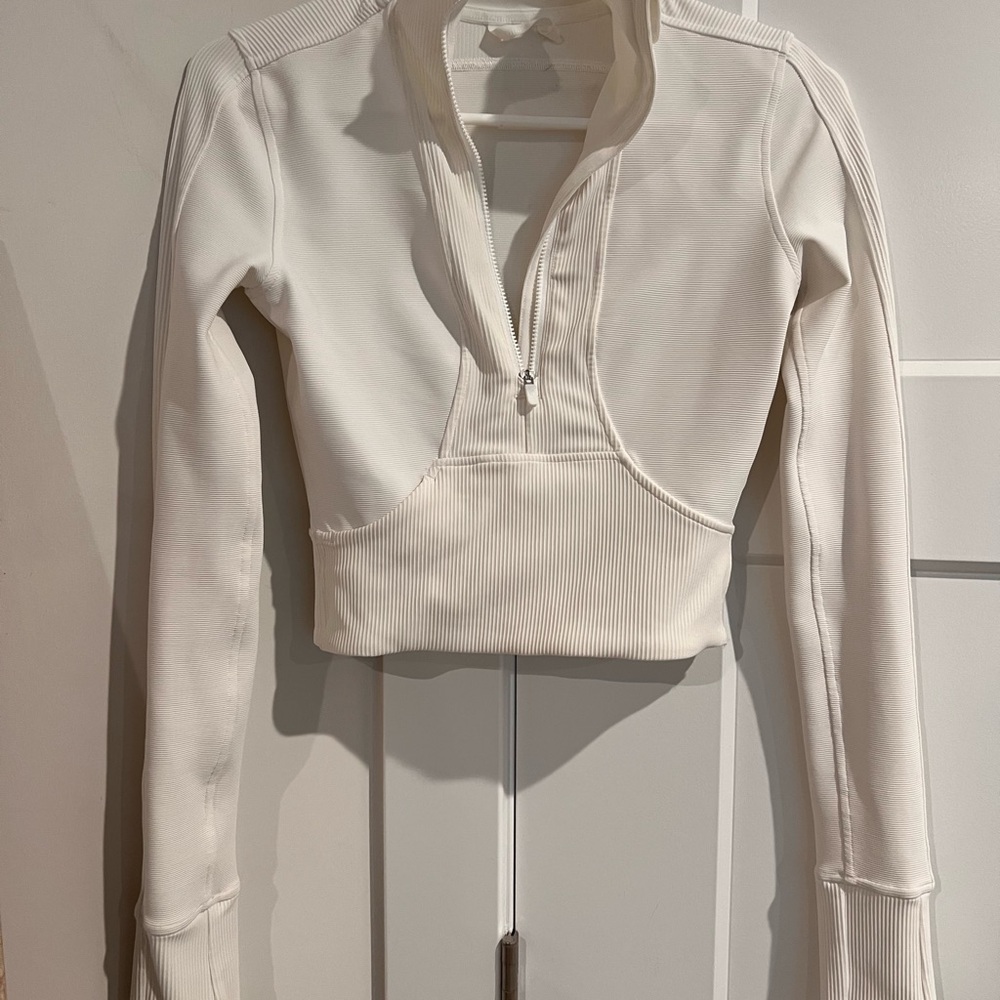 Lululemon Cropped Fitted Half Zip